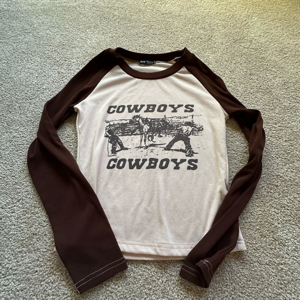 bundle of two long sleeves